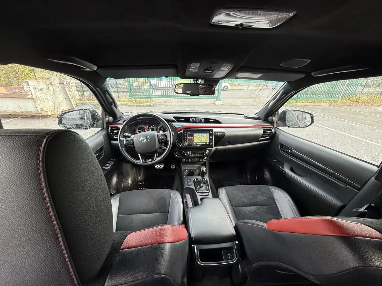 Toyota Hilux DBLE CAB 4WD 2.8L 204 D-4D BVA GR SPORT – Image 9