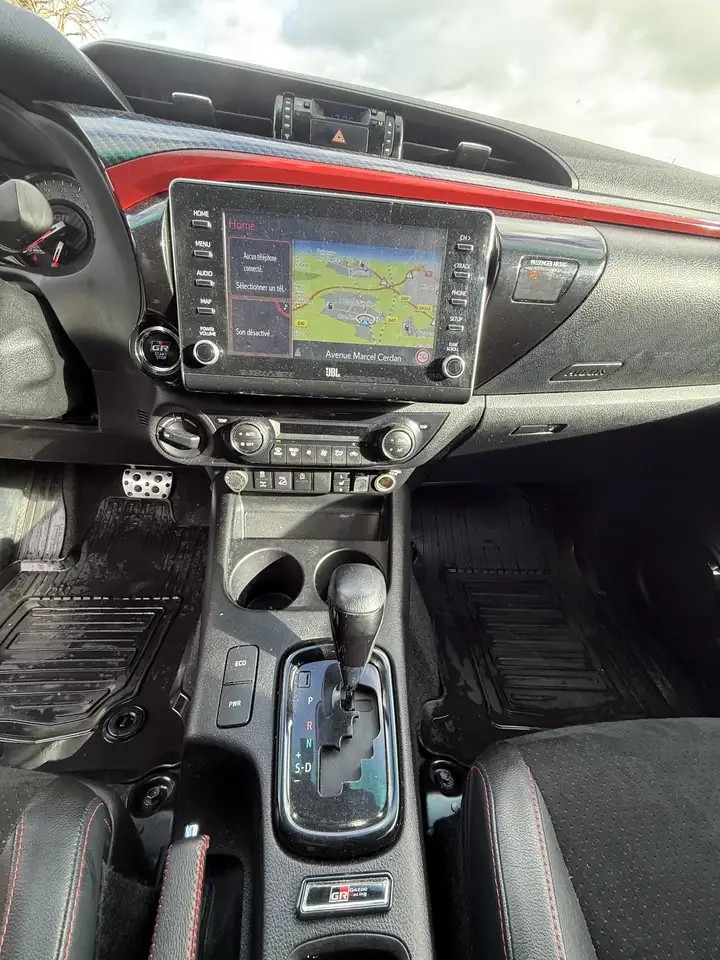 Toyota Hilux DBLE CAB 4WD 2.8L 204 D-4D BVA GR SPORT – Image 6